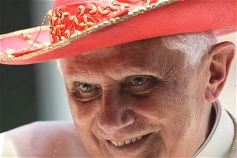 il papa non veste prada ma veste cristo|Le vesti liturgiche secondo Joseph Ratzinger. Il Papa non veste .